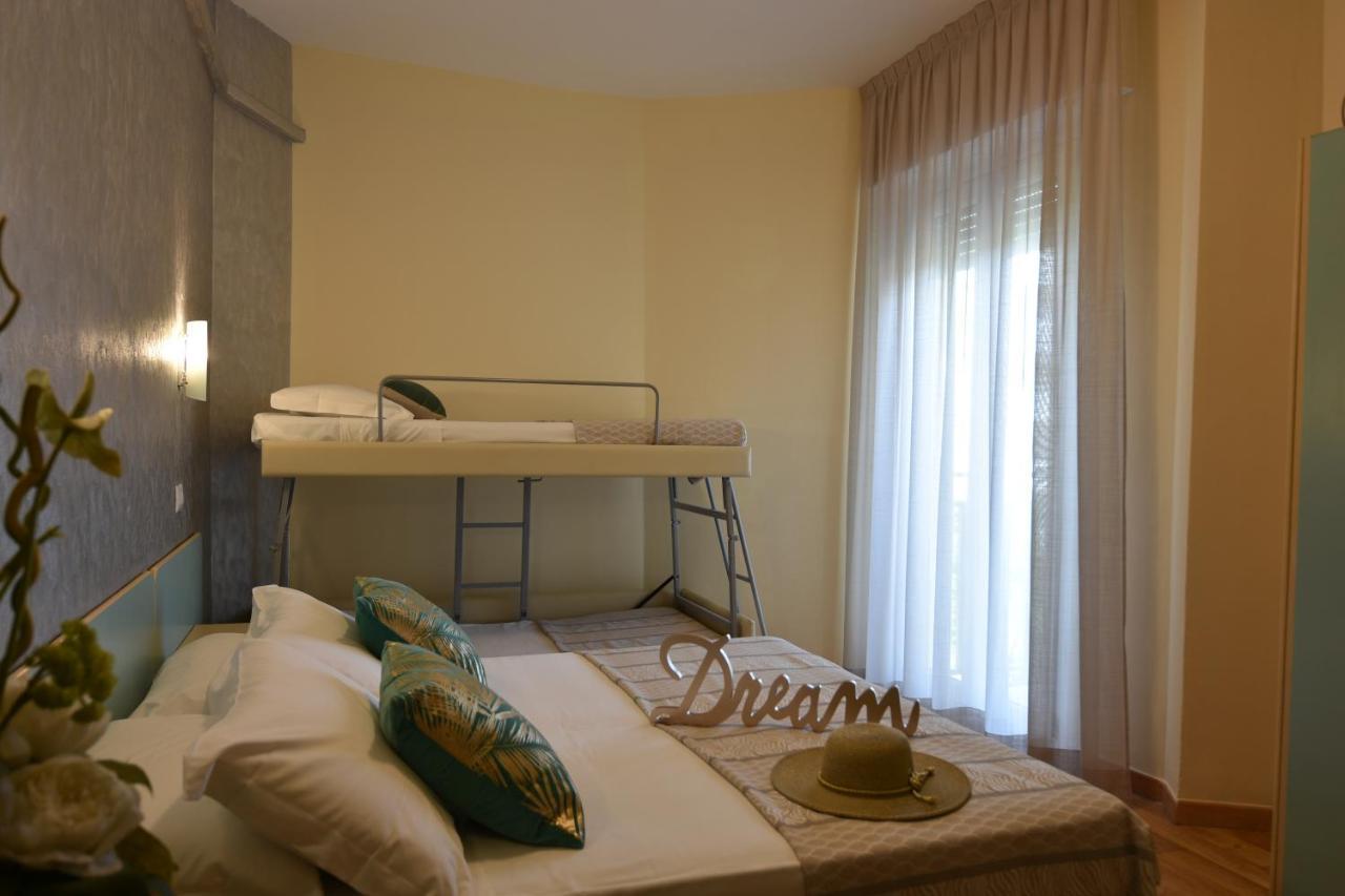 Hotel Jumbo Rimini Exteriör bild