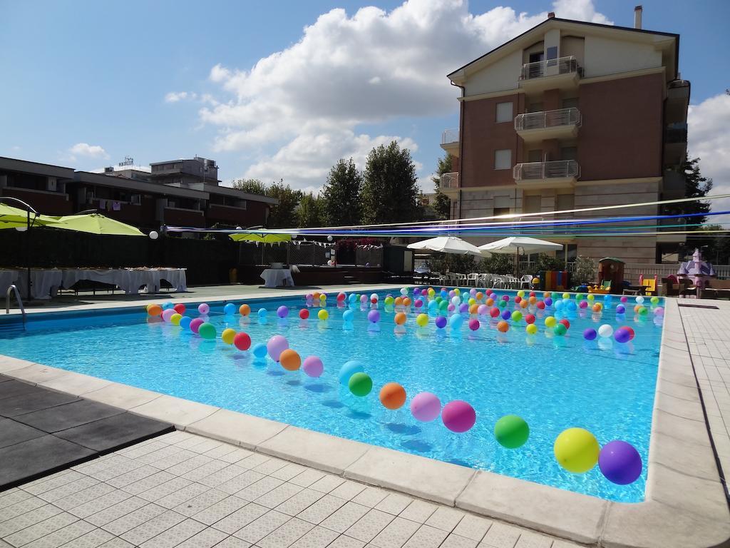 Hotel Jumbo Rimini Exteriör bild