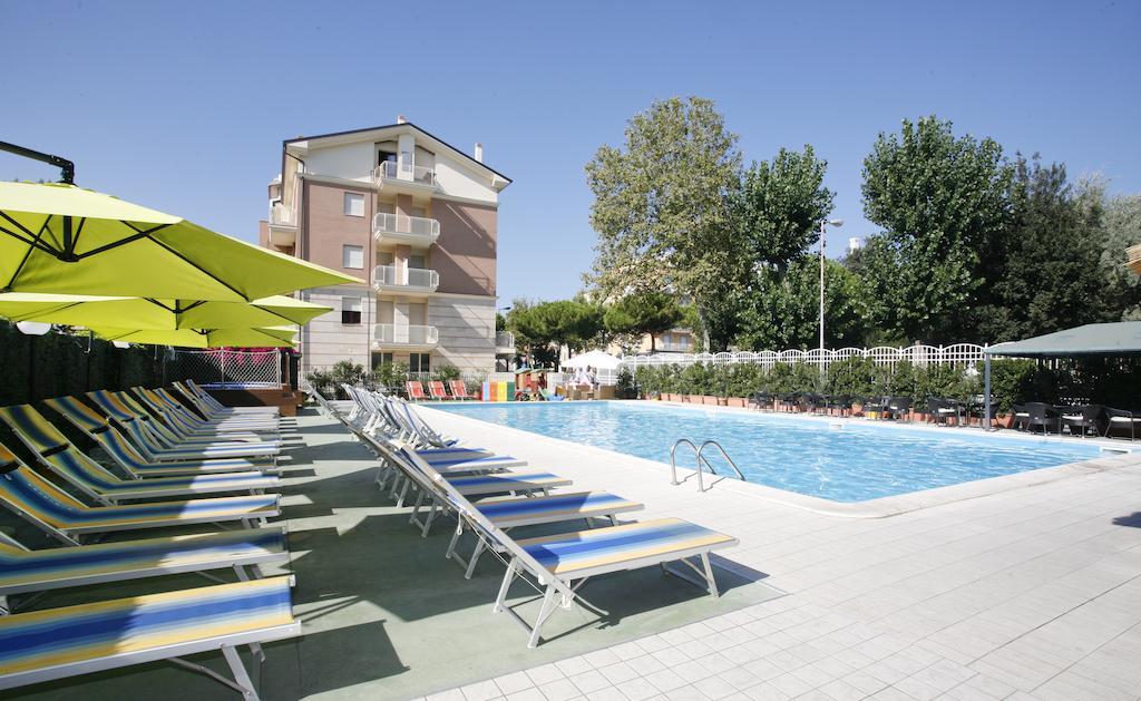 Hotel Jumbo Rimini Exteriör bild