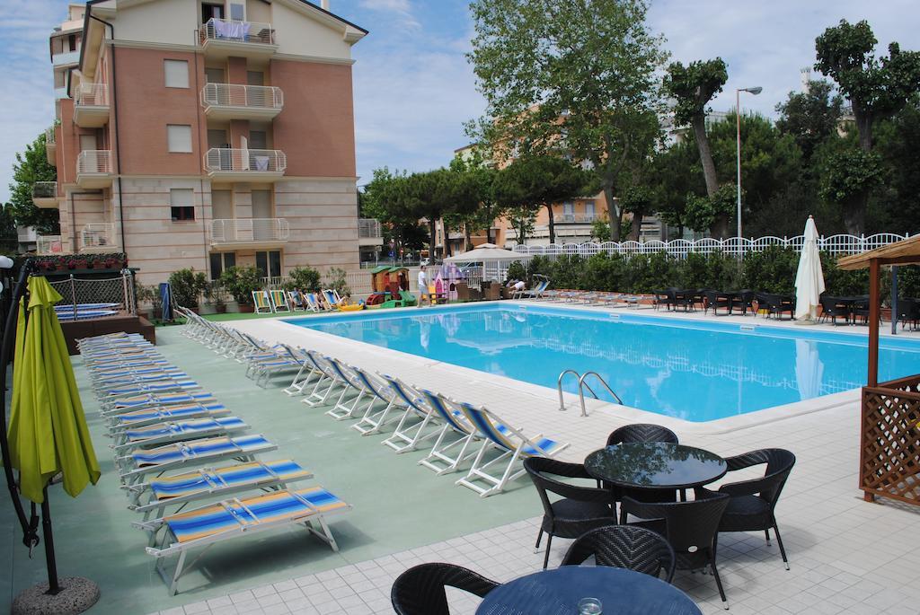 Hotel Jumbo Rimini Exteriör bild