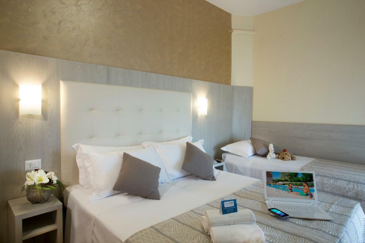Hotel Jumbo Rimini Exteriör bild